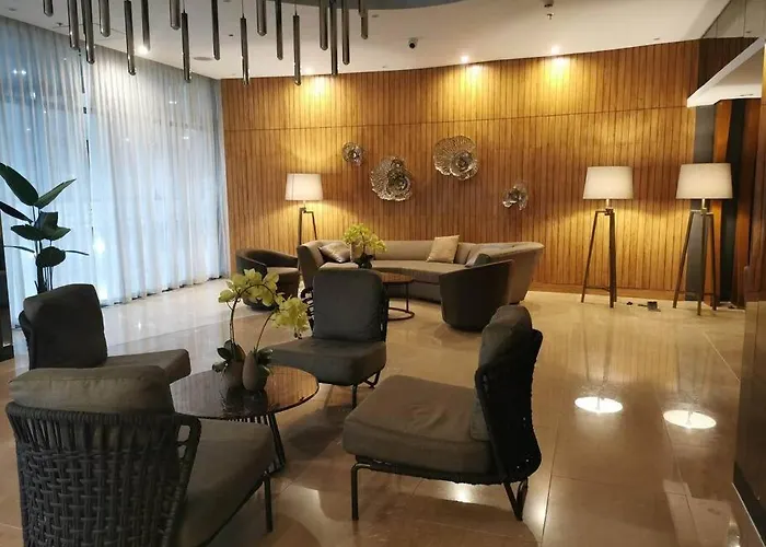 Lovely 1br With View From Balcony *