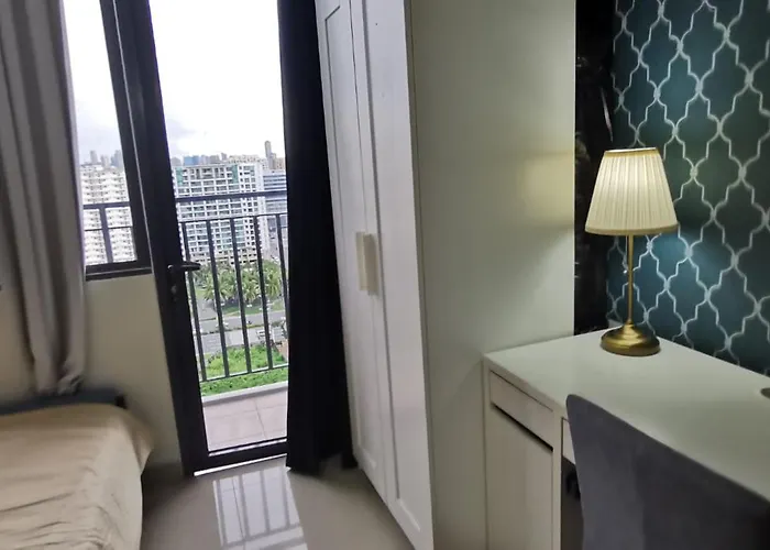 Lovely 1br With View From Balcony *