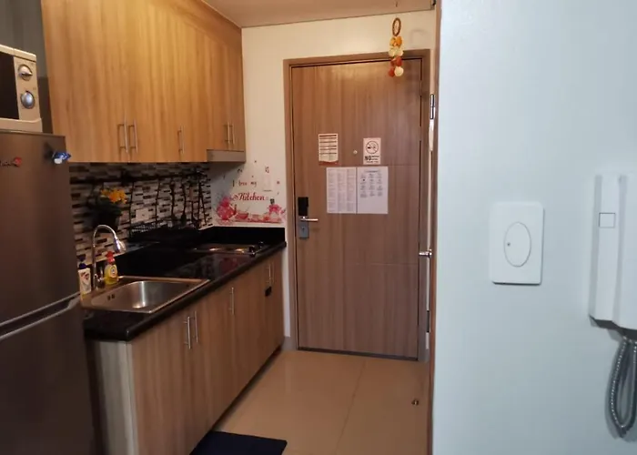 Apartment Lovely 1br With View From Balcony