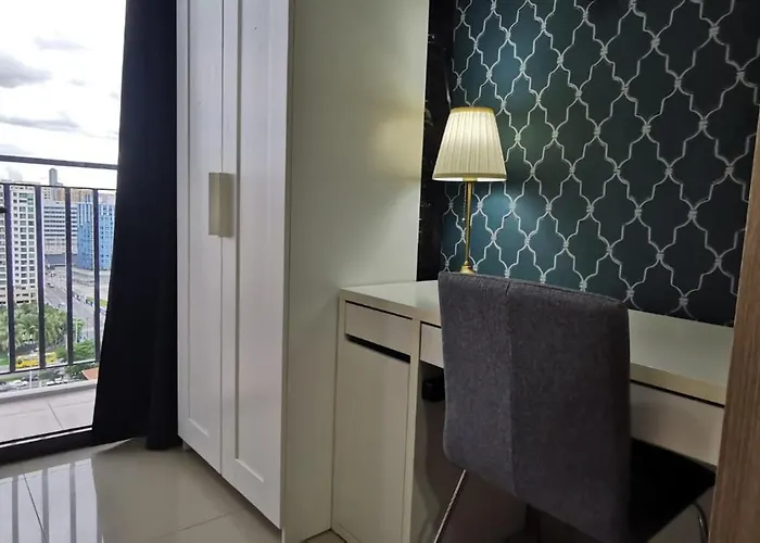 Apartment Lovely 1br With View From Balcony